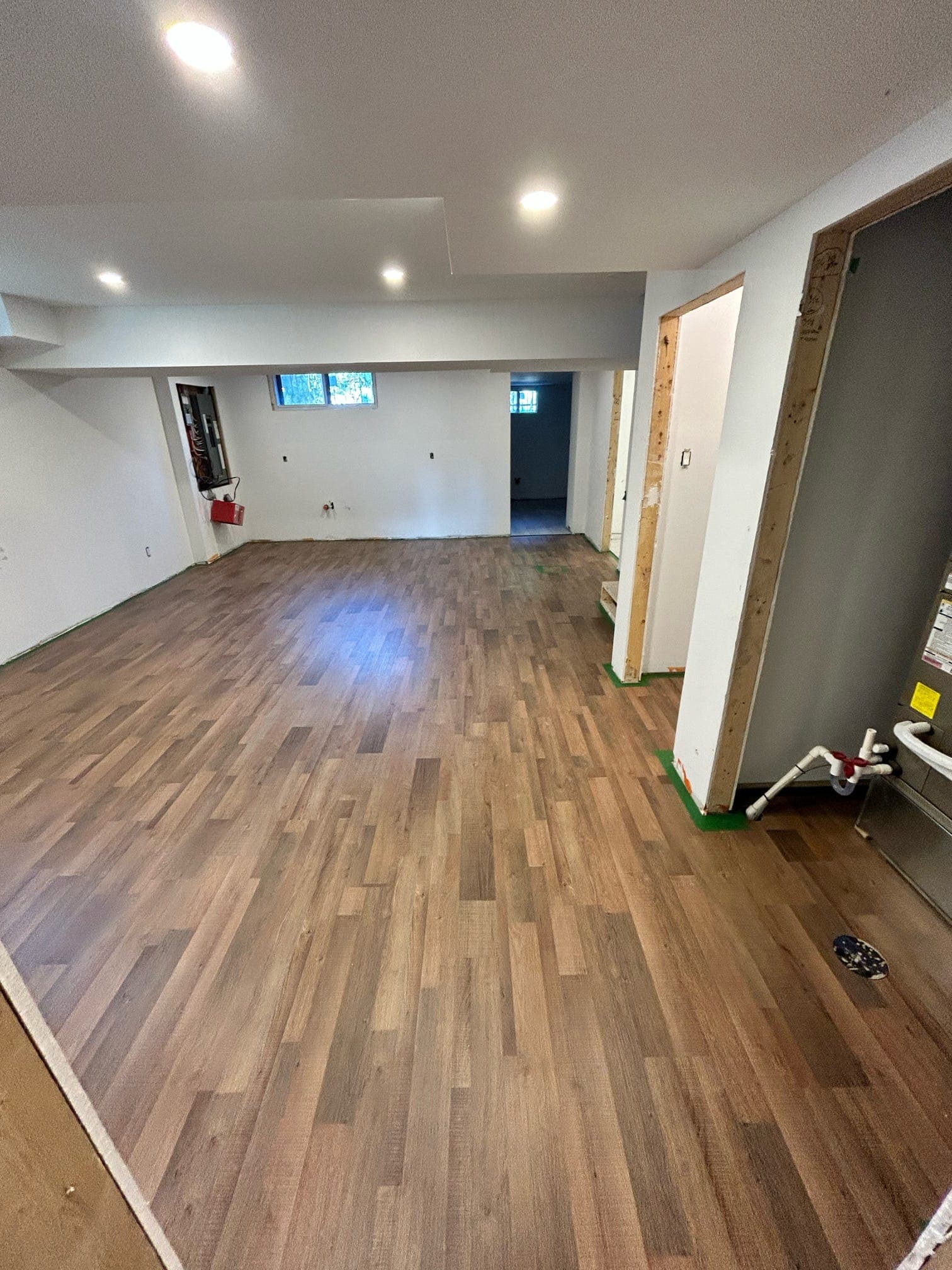 Remise en état — plancher et finition de sous-sol